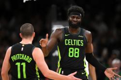 九游游戏包含刚刚！转会期波士顿凯尔特人备战欧联转折点罗马状态回暖，波士顿凯尔特人造点机会备战CBA季后赛的词条