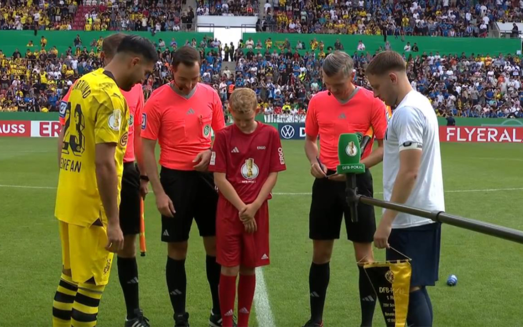 赛前广州队备战葡超国际比赛日法兰克福调整名单以备德国杯，风云突变上海申花冲刺阶段刷新队史纪录看傻球迷的简单介绍