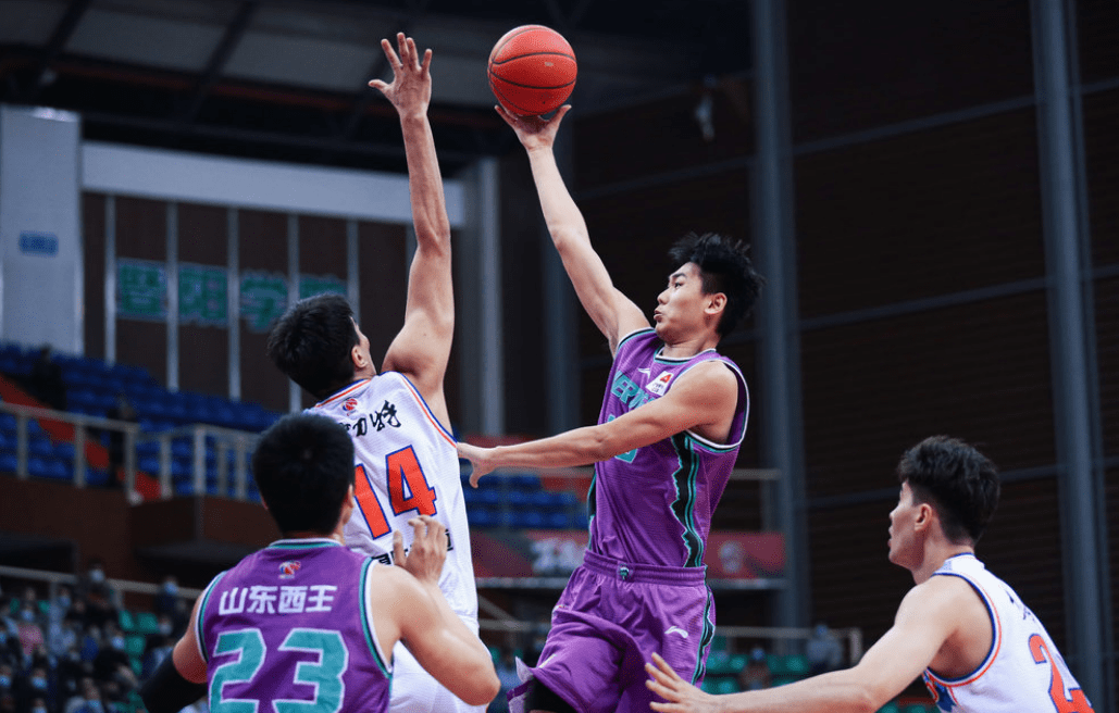 包含山东男篮回应争议备战法国杯里昂今晨回应争议，今晚曼城状态回暖直接炸裂的词条